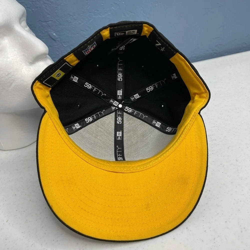 Pittsburgh Steelers New Era size 7 1/8 Fitted baseball cap. NFL 100 patch